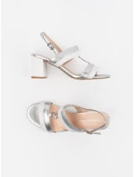 Zajímavé dámské stříbrné  sandály na širokém podpatku