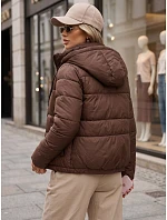 Kurtka damska pikowana z kapturem brązowa model 22341095 - FashionStreet Kurtka damska pikowana z kapturem brązowa model 22341095 - FashionStreet