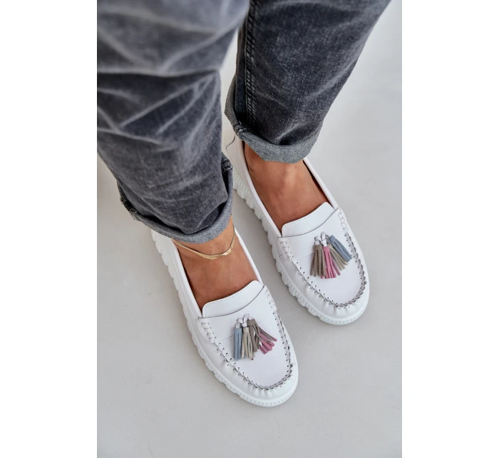 Kožené dámské mokasíny s třásněmi na platformě a klínu bílé model 21685448 - EVENTO