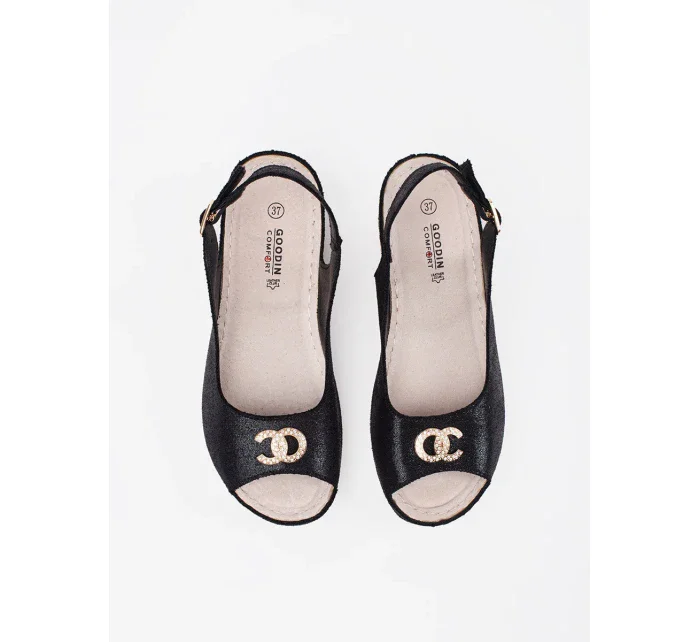 Originální dámské černé sandály na klínku Originální dámské černé sandály na klínku