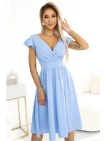 Šaty s výstřihem a krátkými rukávy model 21056000 - numoco Šaty s výstřihem a krátkými rukávy model 21056000 - numoco