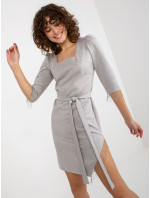 Dámské asymetrické krátké šaty s třásněmi - šedé
