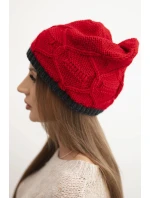 Dámská zimní čepice z vlny s propleteným vzorem K443 červená Dámská zimní čepice z vlny s propleteným vzorem K443 červená