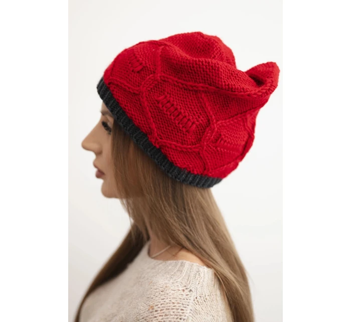 Dámská zimní čepice z vlny s propleteným vzorem K443 červená Dámská zimní čepice z vlny s propleteným vzorem K443 červená