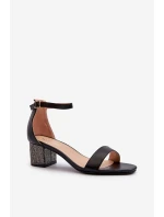 Dámské sandály z eko kůže na zdobeném podpatku černé Wiatalia Dámské sandály z eko kůže na zdobeném podpatku černé Wiatalia