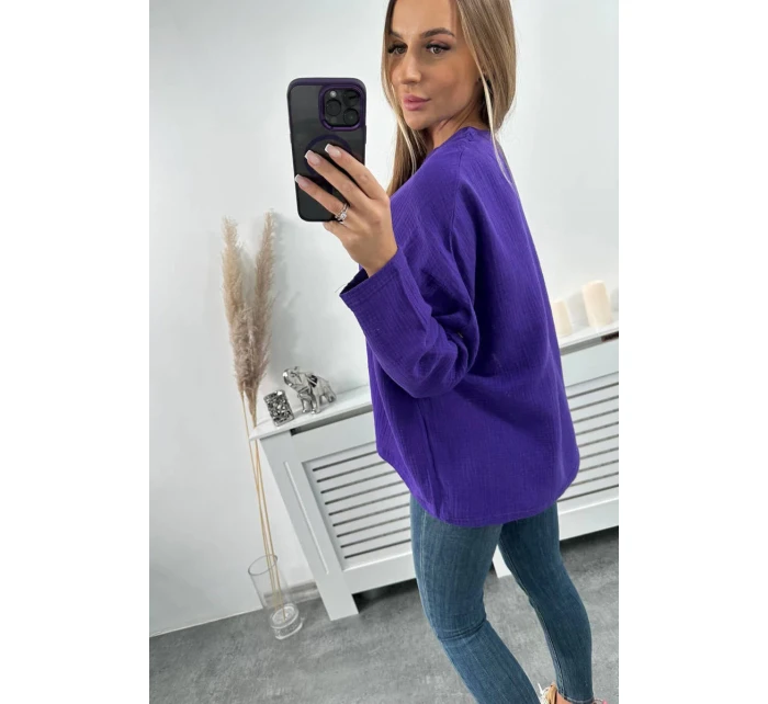 Mušelínová halenka s ohrnutými rukávy tmavě fialová