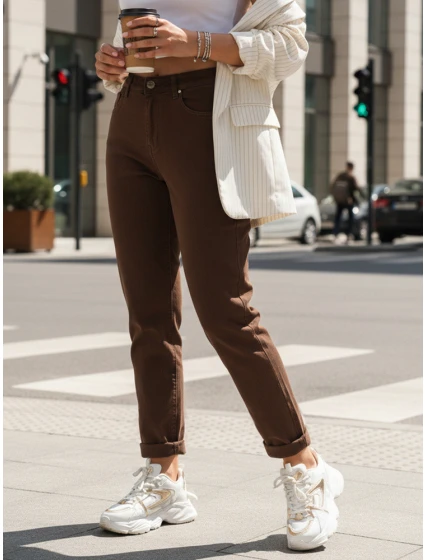 Dámské džíny mom fit s vysokým pasem hnědé FashionStreet UY2869 Dámské džíny mom fit s vysokým pasem hnědé FashionStreet UY2869