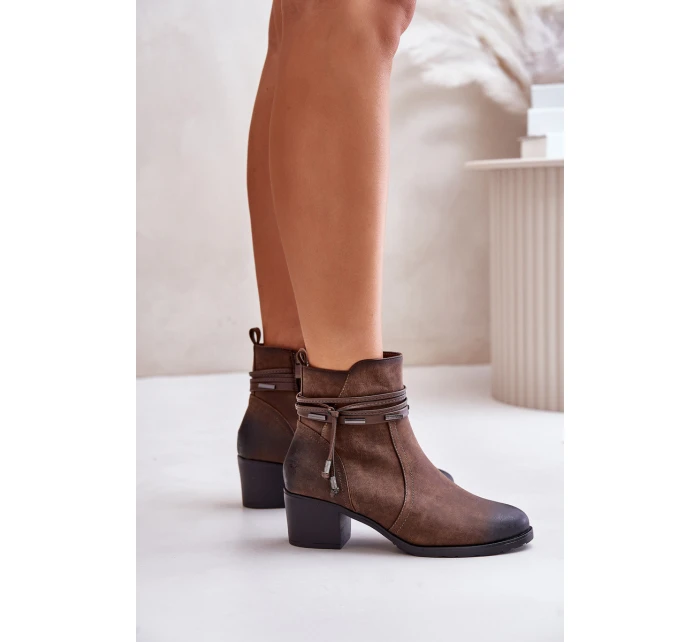 Dámské boty na podpatku z podšívkou hnědé model 21672425 - Boto Dámské boty na podpatku z podšívkou hnědé model 21672425 - Boto