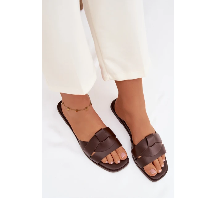 Dámské ploché pantofle s pásky Čokoládové model 21943353 - Boto