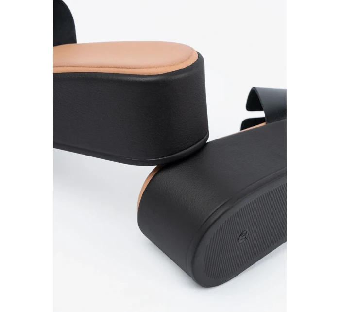 Zajímavé černé dámské  nazouváky platforma