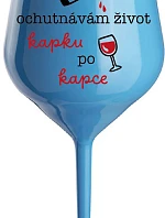 OCHUTNÁVÁM ŽIVOT KAPKU PO KAPCE - modrá nerozbitná sklenice na víno 470 ml