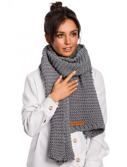 Dlouhá zimní šála s nášivkou s logem model 18002267 šedá BE - BeWear