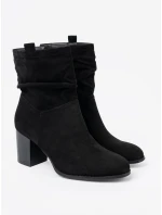 Trendy černé kotníčkové boty dámské na širokém podpatku Trendy černé kotníčkové boty dámské na širokém podpatku