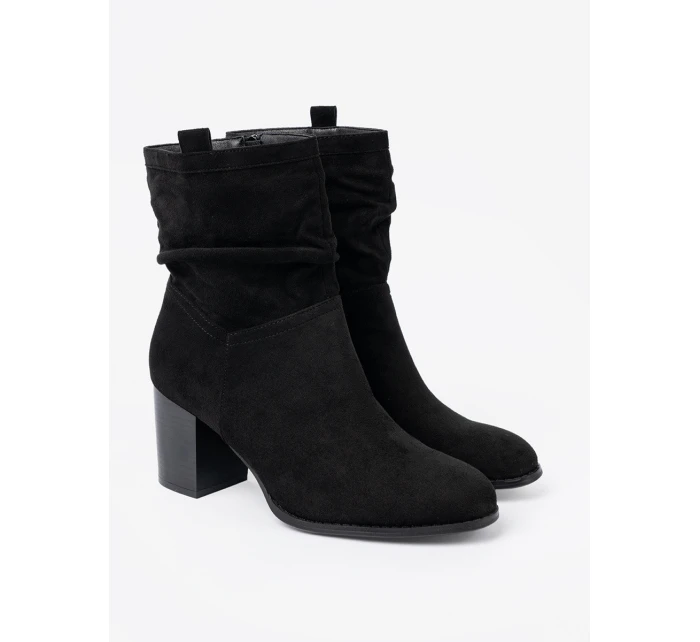 Trendy černé kotníčkové boty dámské na širokém podpatku Trendy černé kotníčkové boty dámské na širokém podpatku
