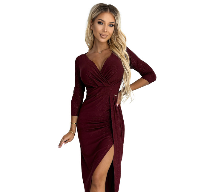 Lesklé dámské šaty ve vínové bordó barvě s výstřihem a rozparkem na noze 404-5