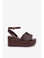 Dámské sandály na platformě se zlatými sponami čokoládové model 21960939 - Boto