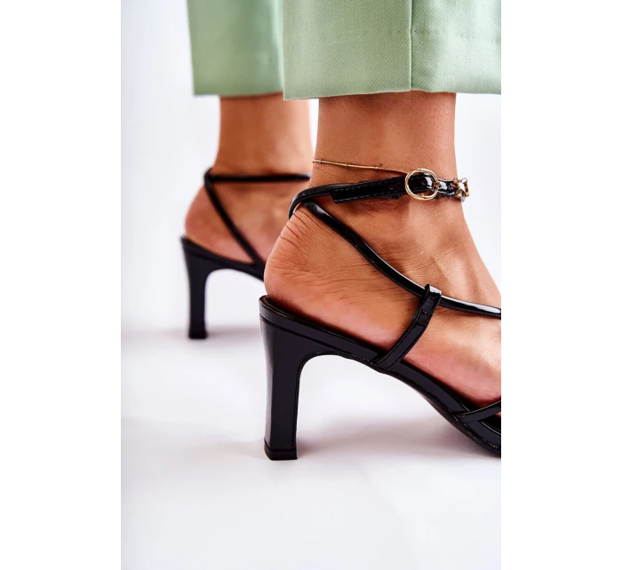 Klasické lakované sandály na podpatku černé model 21591783 - Boto Klasické lakované sandály na podpatku černé model 21591783 - Boto
