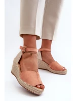 Pohodlné dámské sandály na klínu Světle růžová model 21585415 - EVENTO Pohodlné dámské sandály na klínu Světle růžová model 21585415 - EVENTO