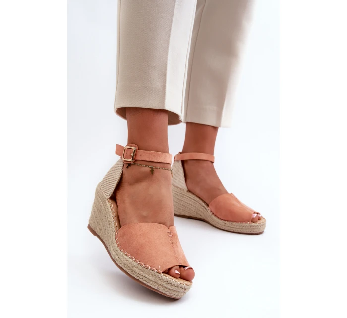 Pohodlné dámské sandály na klínu Světle růžová model 21585415 - EVENTO Pohodlné dámské sandály na klínu Světle růžová model 21585415 - EVENTO