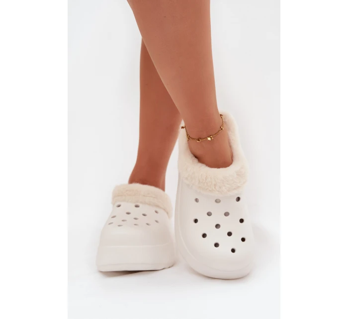 Dámské pěnové pantofle zateplené kožíškem – bílé Palvine Dámské pěnové pantofle zateplené kožíškem – bílé Palvine