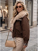 Krótka kurtka damska z brązowa model 22341039 - FashionStreet Krótka kurtka damska z brązowa model 22341039 - FashionStreet