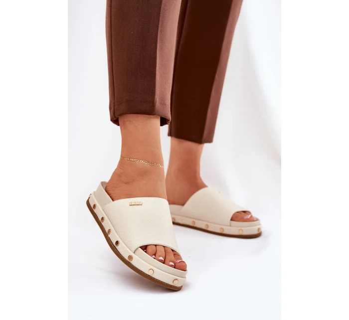 Dámské pantofle na platformě s cvočky Big Star – béžové Dámské pantofle na platformě s cvočky Big Star – béžové