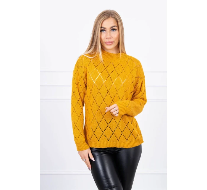Svetr s rolákem a vzorem hořčicové barvy model 18745510 - K-Fashion Svetr s rolákem a vzorem hořčicové barvy model 18745510 - K-Fashion