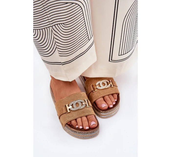 Dámské Pantofle Se Zlatým Detailem Na Platformě S Třpytkami Camel Eanes Dámské Pantofle Se Zlatým Detailem Na Platformě S Třpytkami Camel Eanes