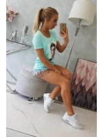 Halenka s dámskou grafikou v mátovém odstínu