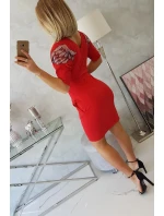 Šaty s křídly na ramenou červené