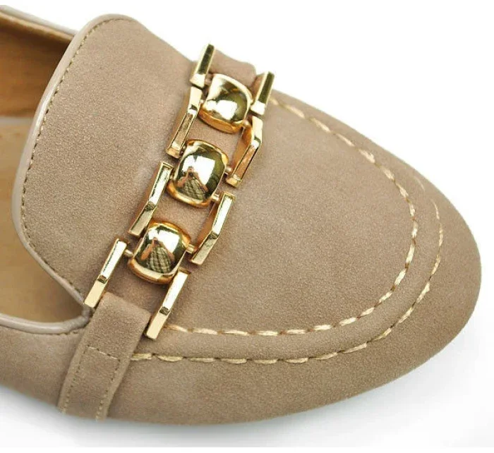 Skvělé hnědé baleríny se zlatým řetízkem