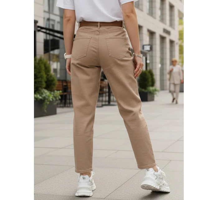 Dámské džíny s páskem mom fit béžové Dstreet model 21996306 - FashionStreet Dámské džíny s páskem mom fit béžové Dstreet model 21996306 - FashionStreet