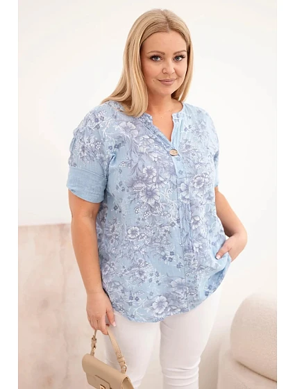Dámská bavlněná halenka plus size s krátkým rukávem a ozdobným knoflíkem modrá