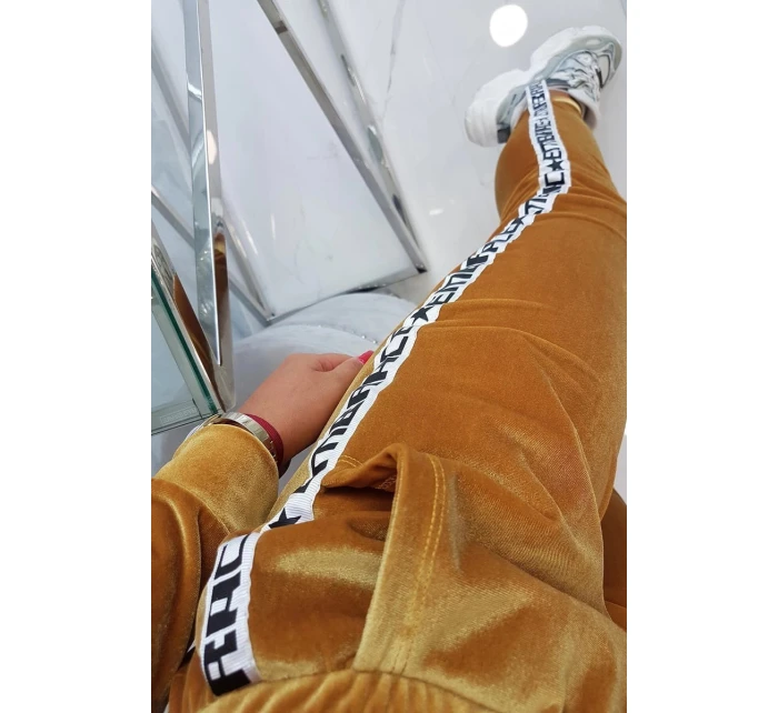 Velurová souprava s ozdobnými model 21752920 hořčicová - K-Fashion Velurová souprava s ozdobnými model 21752920 hořčicová - K-Fashion