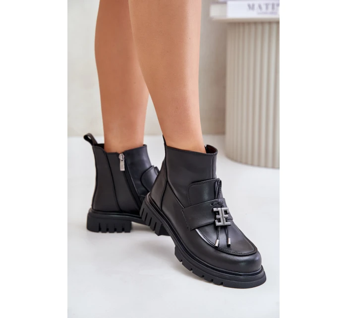 Kožené Kotníkové Boty Na Plochém Podpatku S Dekorací Zateplené Černé model 21675527 - EVENTO Kožené Kotníkové Boty Na Plochém Podpatku S Dekorací Zateplené Černé model 21675527 - EVENTO