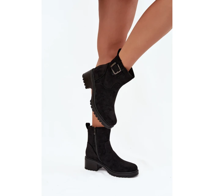Zateplené dámské kotníkové boty na nízkém podpatku s přezkou Černé Helvina Zateplené dámské kotníkové boty na nízkém podpatku s přezkou Černé Helvina