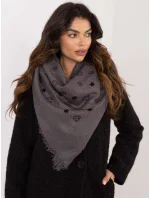 Šála AT SZ model 20595629 tmavě šedá - FPrice Šála AT SZ model 20595629 tmavě šedá - FPrice
