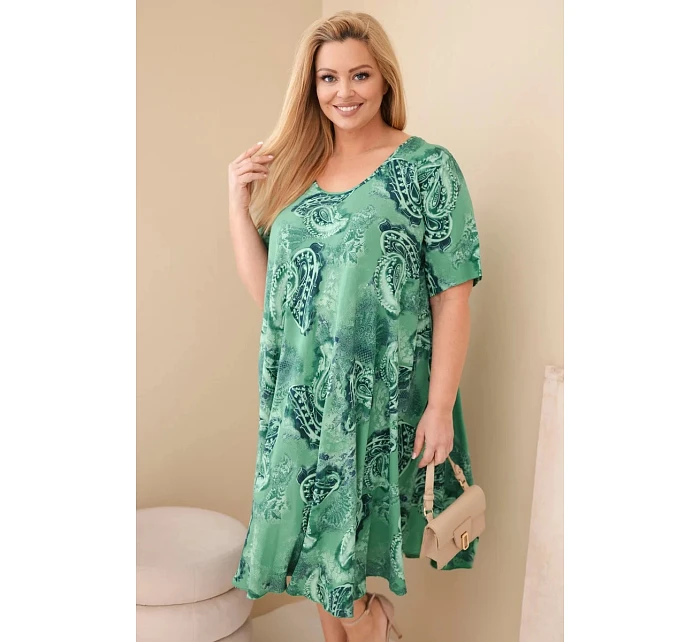 Dámské viskózové šaty Plus Size s krátkým rukávem a model 22043030 střihem zelená - K-Fashion