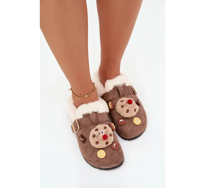 Dámské pantofle s ozdobami a přezkou vyhřívané kožešinou hnědé model 21772630 - Boto Dámské pantofle s ozdobami a přezkou vyhřívané kožešinou hnědé model 21772630 - Boto