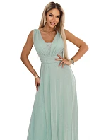 Dlouhé maxi šaty s a hlubokým výstřihem pistáciová barva model 22082632 - numoco basic Dlouhé maxi šaty s a hlubokým výstřihem pistáciová barva model 22082632 - numoco basic