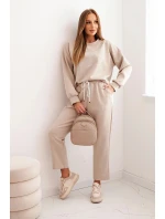 Dámský komplet z viskózy s ozdobným motivem a kalhotami béžový Dámský komplet z viskózy s ozdobným motivem a kalhotami béžový