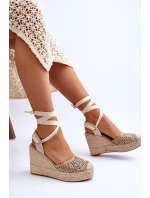 Vázané dámské sandály na klínu Béžové model 21613938 - Boto Vázané dámské sandály na klínu Béžové model 21613938 - Boto