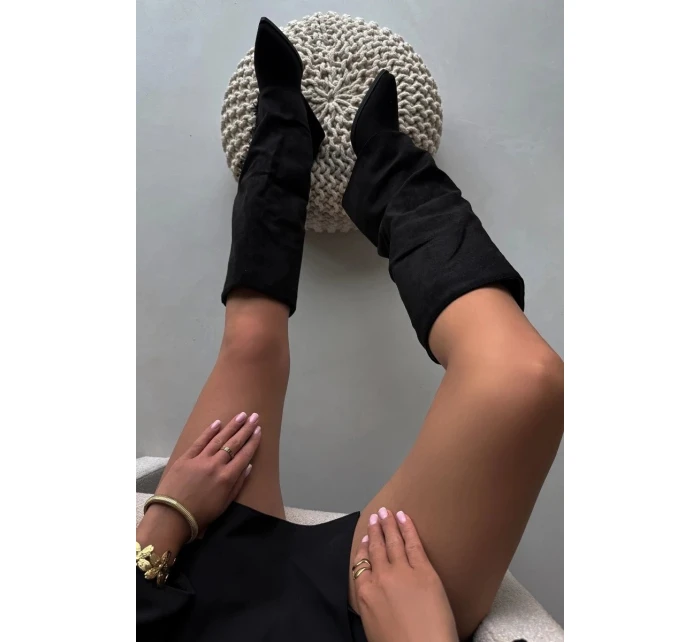 Wsuwane dámské kovbojky na sloupku s třásněmi Zalia – černé Wsuwane dámské kovbojky na sloupku s třásněmi Zalia – černé