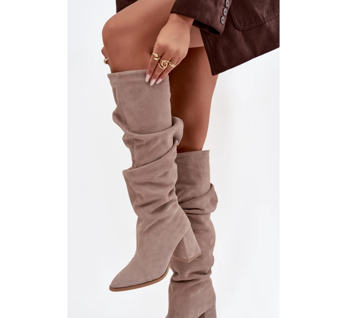 Dámské zmačkané kozačky na podpatku 4228 Béžová - Zazoo Dámské zmačkané kozačky na podpatku 4228 Béžová - Zazoo