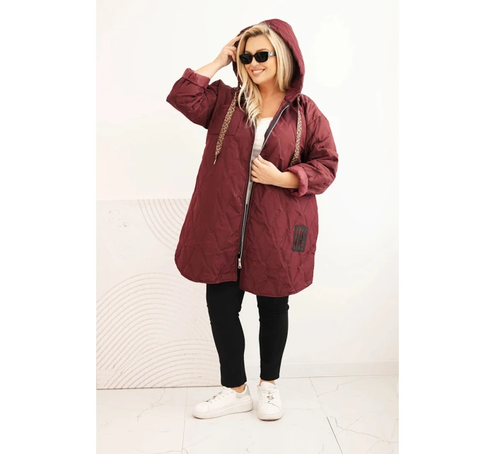 Dámská bunda Plus Size prošívaná s kapucí a nápisem model 21393386 švestková - K-Fashion