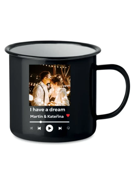 Plecháček s vlastním odkazem na oblíbenou písničku