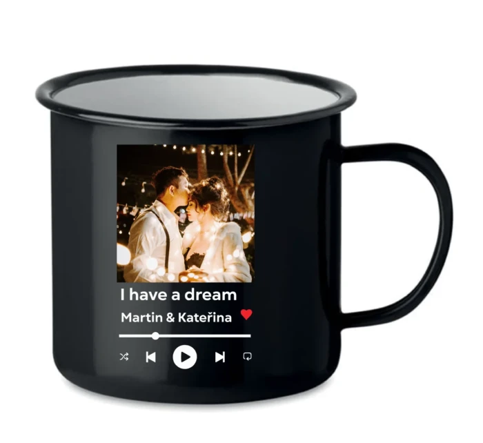 Plecháček s vlastním odkazem na oblíbenou písničku