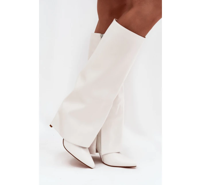 Zateplené kozačky na jehlovém podpatku s ohrnutým svrškem bílé model 21704872 - Boto Zateplené kozačky na jehlovém podpatku s ohrnutým svrškem bílé model 21704872 - Boto