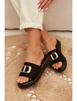 Dámské pantofle se zlatým detailem Černé model 22027948 - Boto