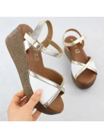 Dámské sandály na platformě bílé a zlaté model 21904971 - S.Barski Dámské sandály na platformě bílé a zlaté model 21904971 - S.Barski